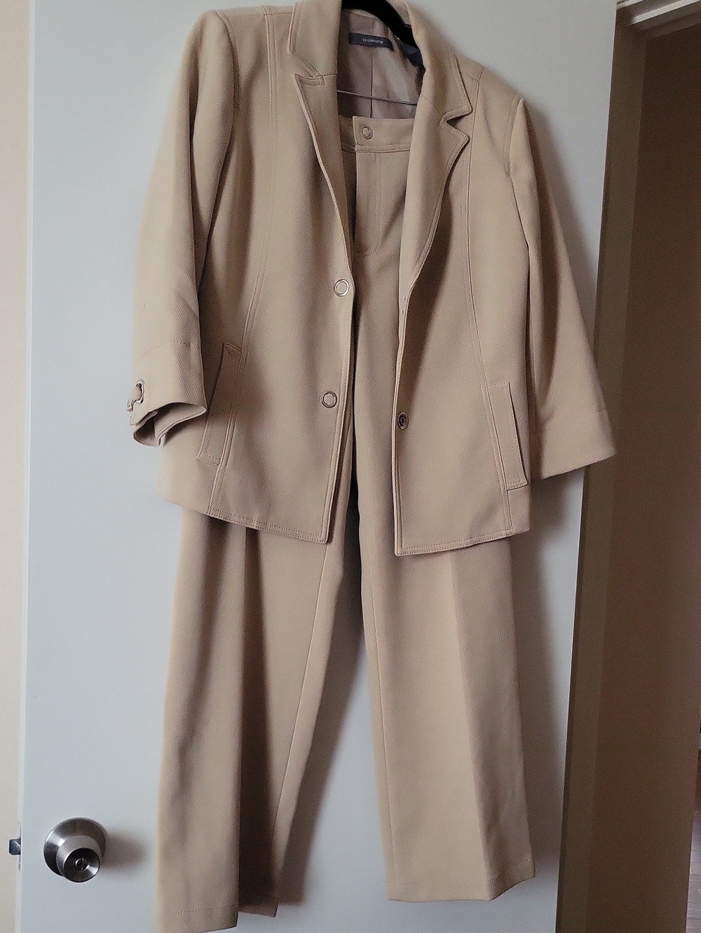 Liz Claiborne Beige Pants And Blazer Set